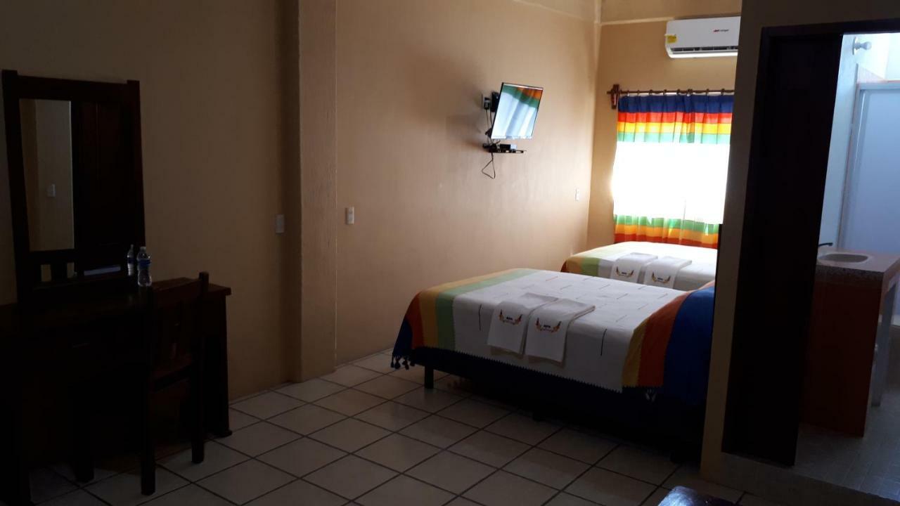 Hotel Alebrijes San Pedro Pochutla Dış mekan fotoğraf