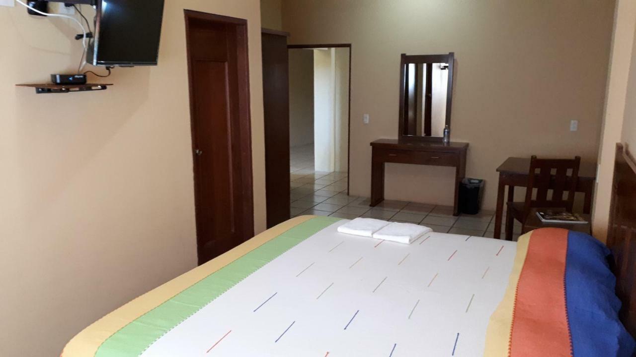 Hotel Alebrijes San Pedro Pochutla Dış mekan fotoğraf